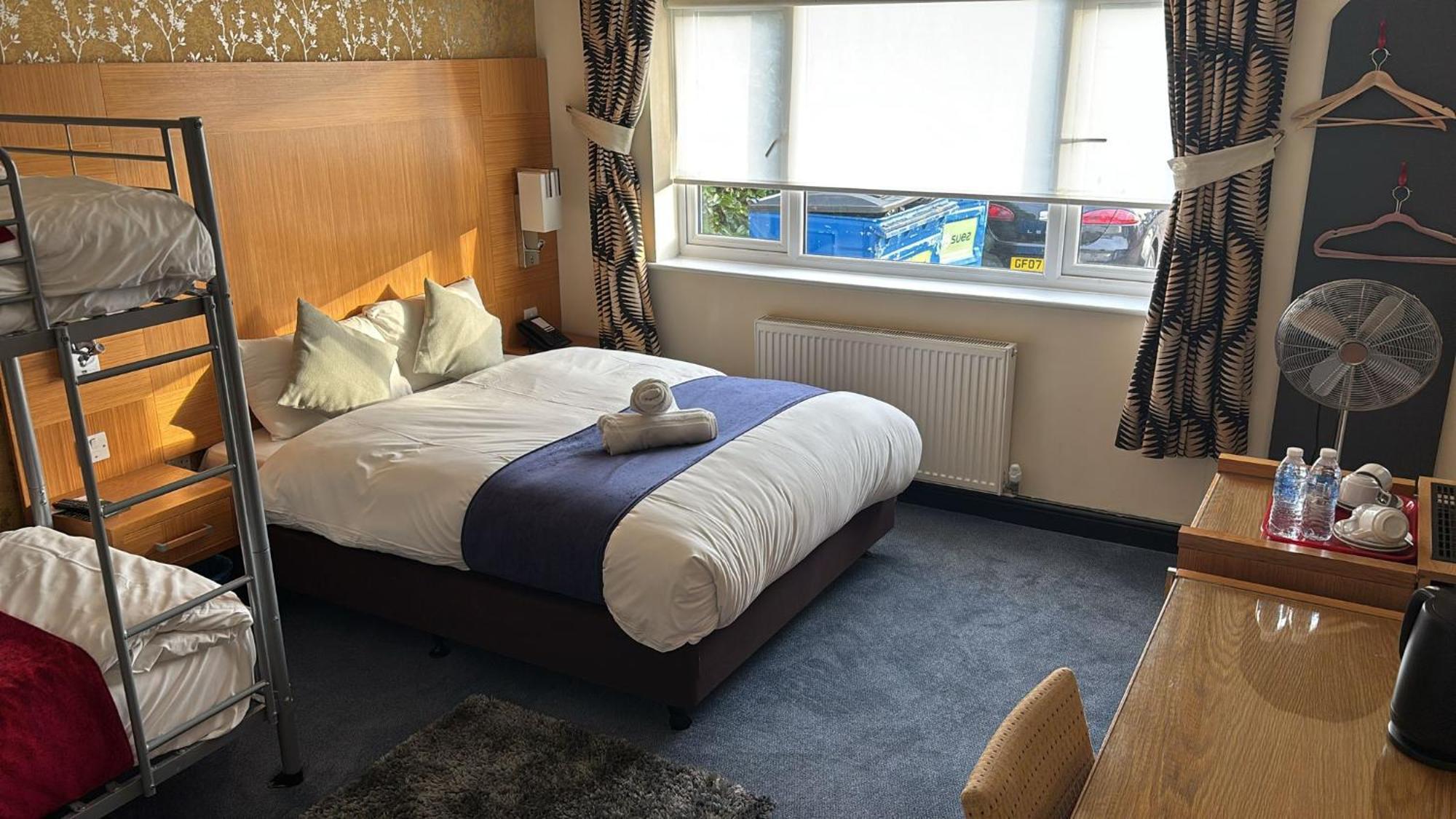 Acorn Lodge Hotel Gatwick & Parking Horley Exteriér fotografie